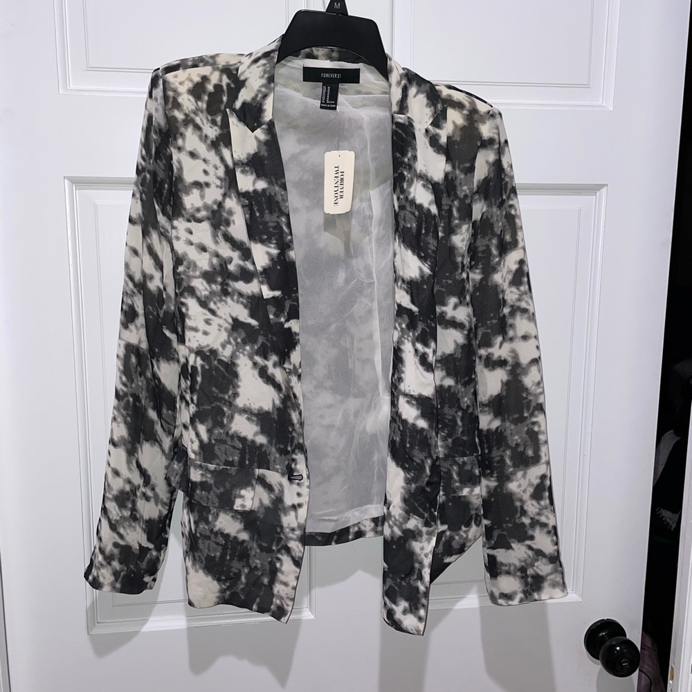 Forever 21 - Black and white tie dye blazer, size medium, new with tags